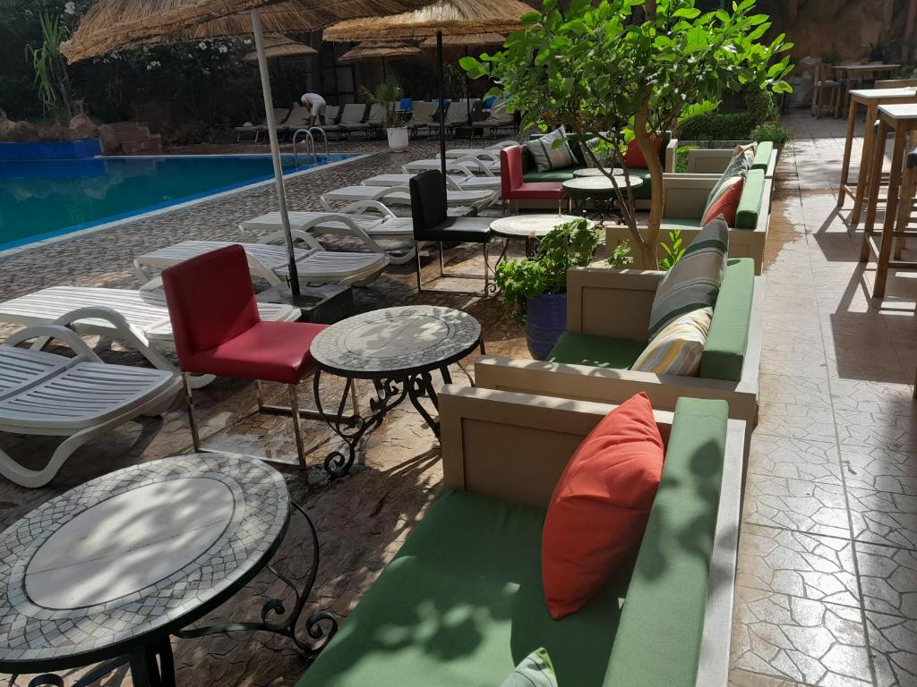 Bazén v ubytování Imperial Holiday Hôtel & spa nebo v jeho okolí