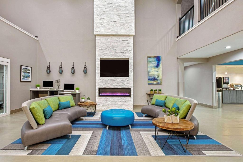 a living room with two couches and a tv at La Quinta by Wyndham Sulphur Springs in Sulphur Springs