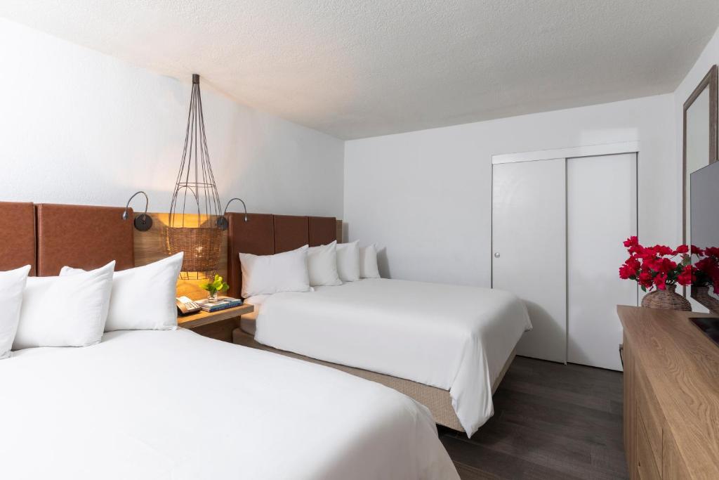Postel nebo postele na pokoji v ubytování Amara Cay Resort