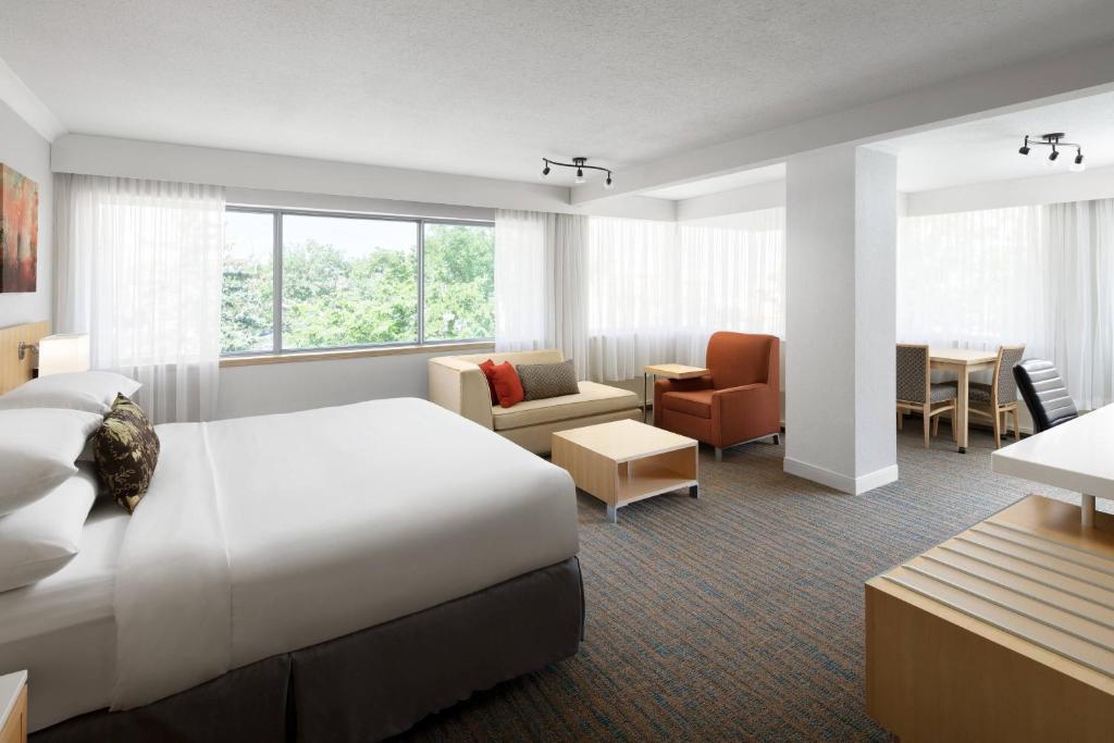 Delta Hotels by Marriott Calgary South - Resim 8