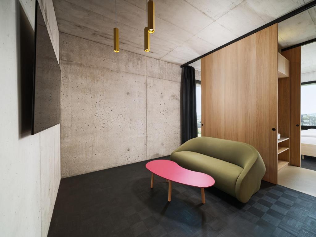 Posezení v ubytování Boulderbar Hotel Leonding