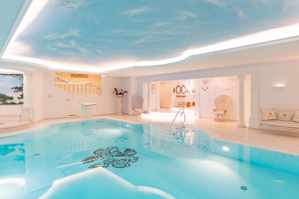 a large swimming pool in a room with a ceiling at Hotel Schloss Dürnstein in Dürnstein