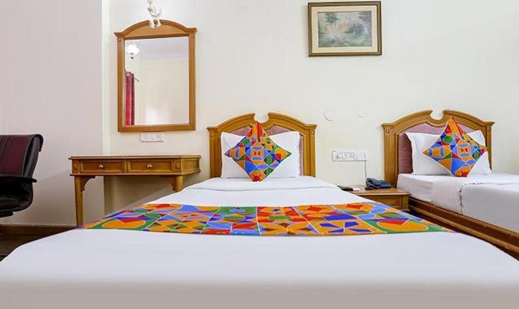 Postel nebo postele na pokoji v ubytování FabHotel Altus