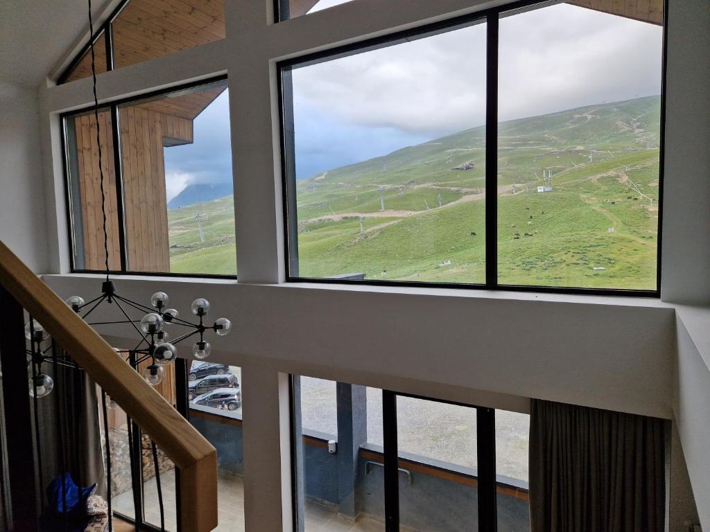 Nespecifikovaný výhled na hory nebo výhled na hory při pohledu z apartmánu