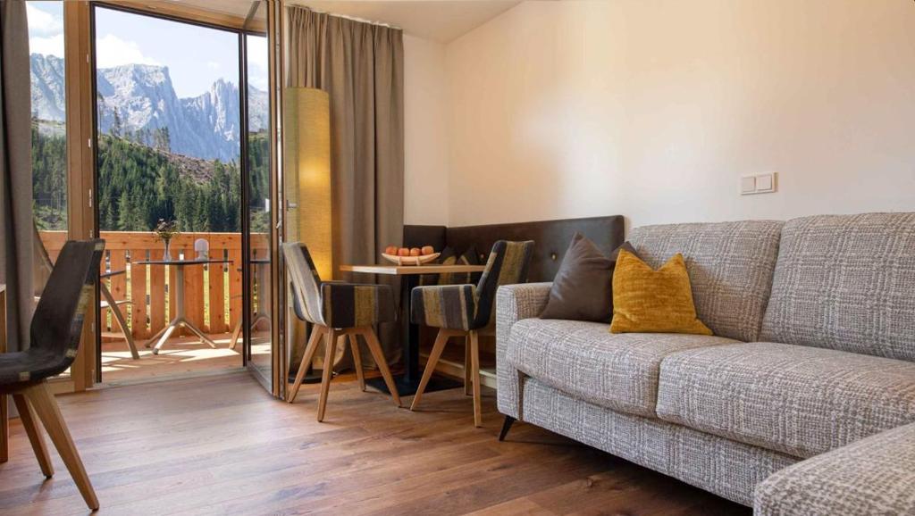 Posezení v ubytování Moseralm Dolomiti Spa Resort