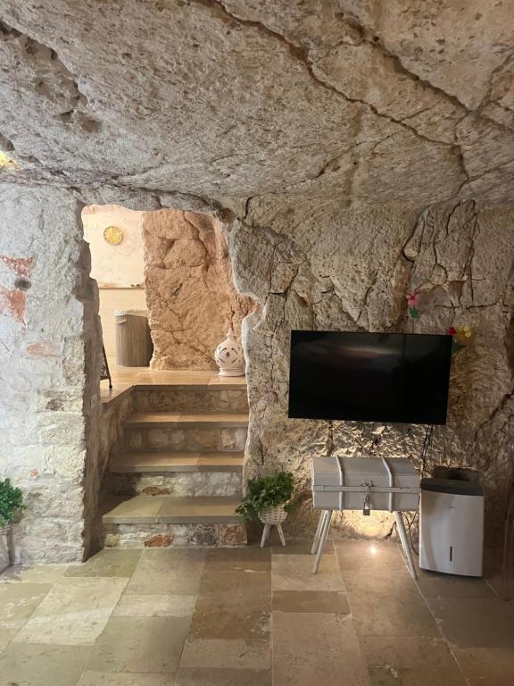 TV a/nebo společenská místnost v ubytování Grotta Carlotta