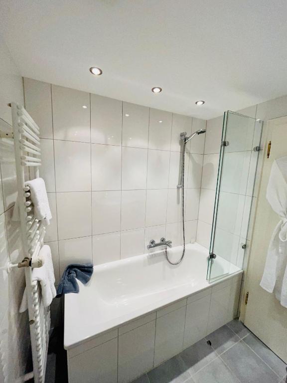 Koupelna v ubytování Hotel Sonnenberg Garni
