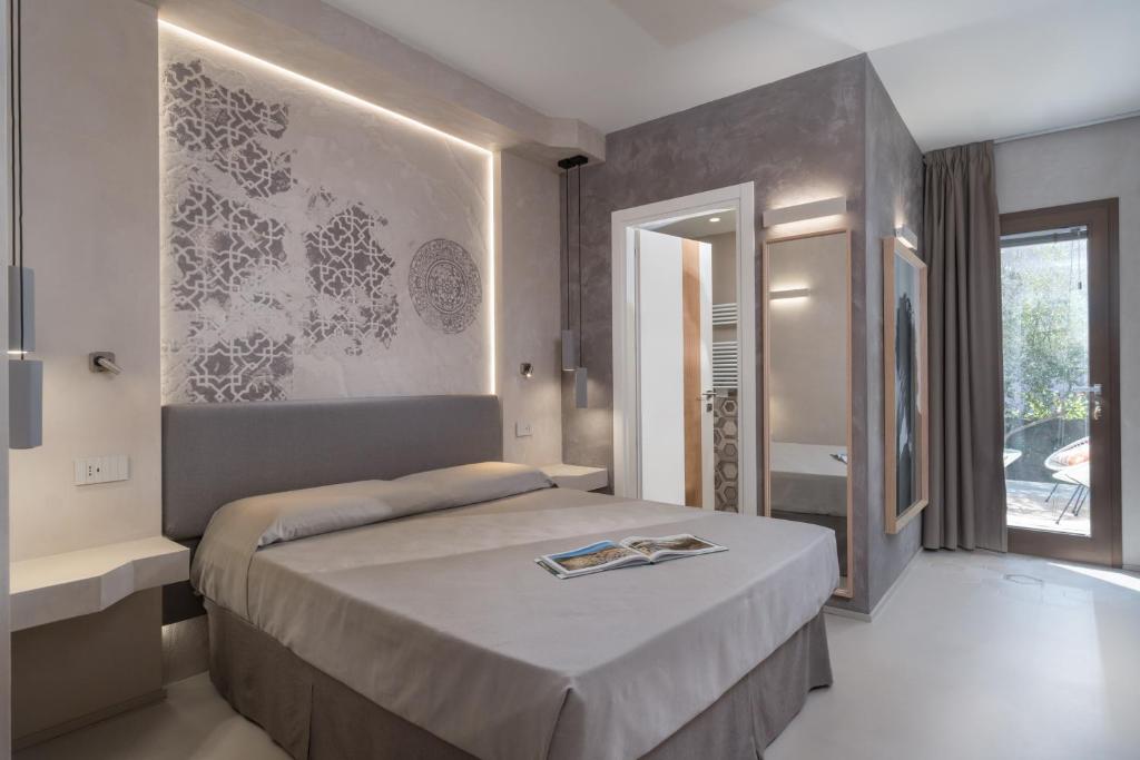 A bed or beds in a room at Villa Ilma Luxury Rooms