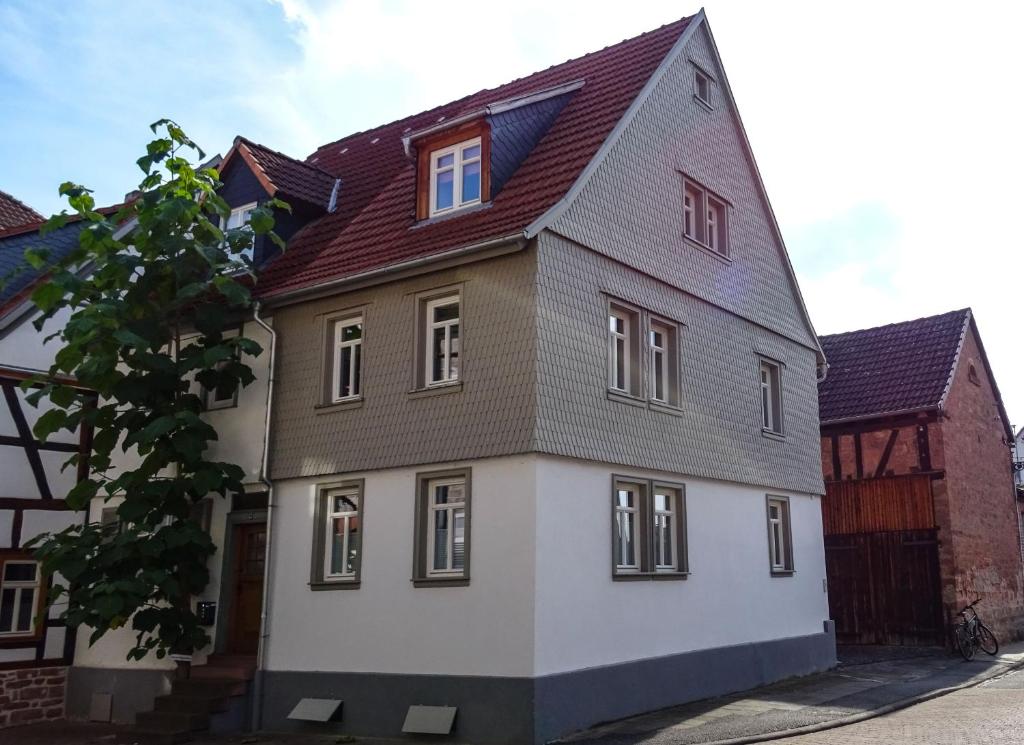 a large white house with a gambrel roof at Das Schindelhaus in Groß-Umstadt