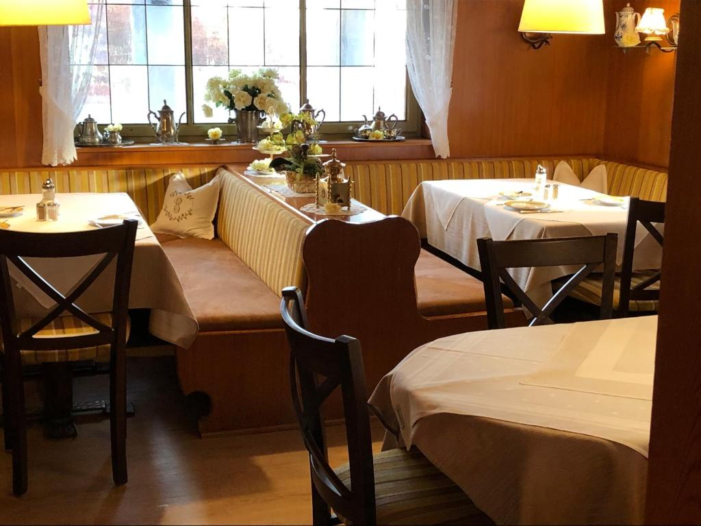 Restaurace v ubytování Hotel Alpenrose gut schlafen & frühstücken