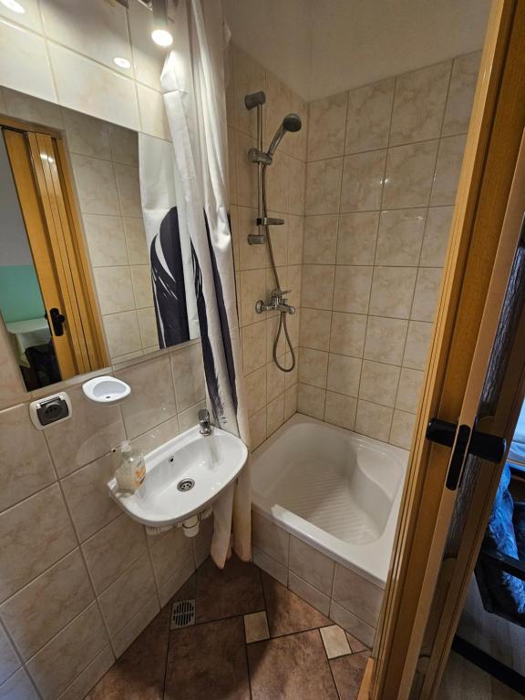 Gościniec Halka - Double Room With Private Bathroom