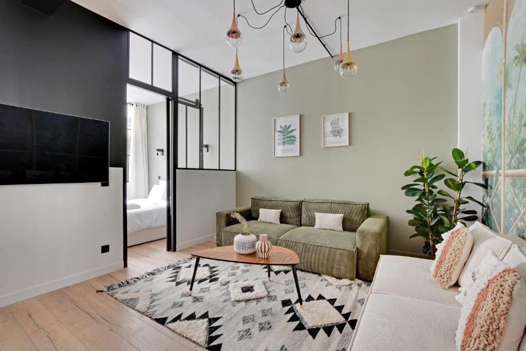 a living room with a couch and a table at GemBnB Luxury Apartments - Sedaine in Paris