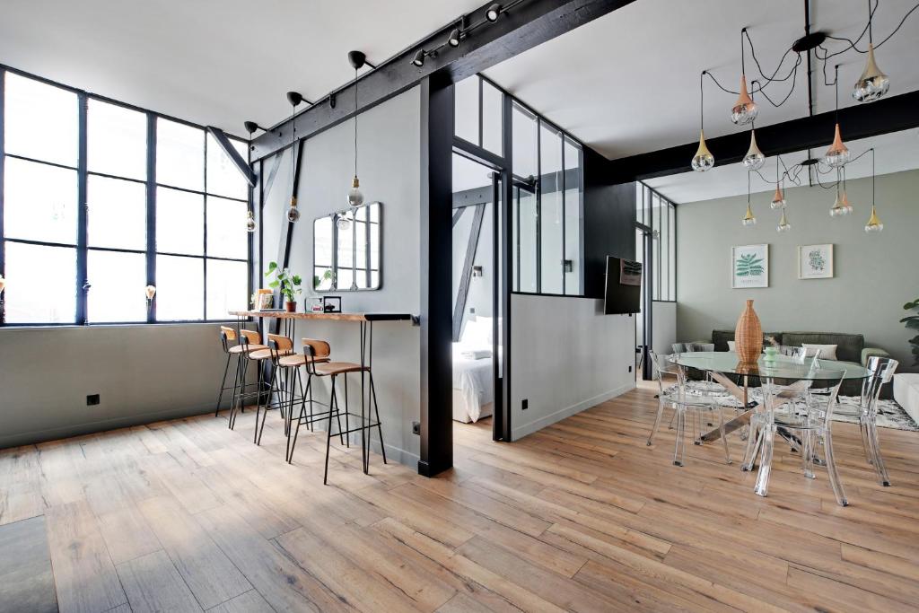 a kitchen and dining room with a table and chairs at GemBnB Luxury Apartments - Sedaine in Paris