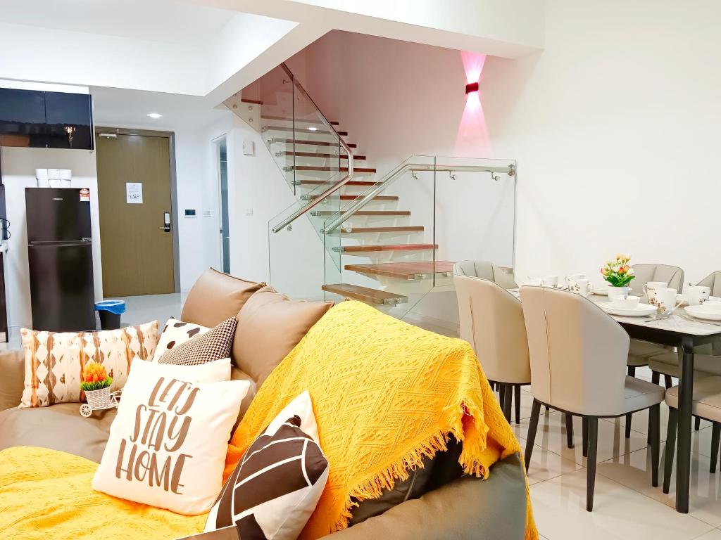 Posezení v ubytování Medini LUXURY Suite, 3min to Legoland,3BR Netflix