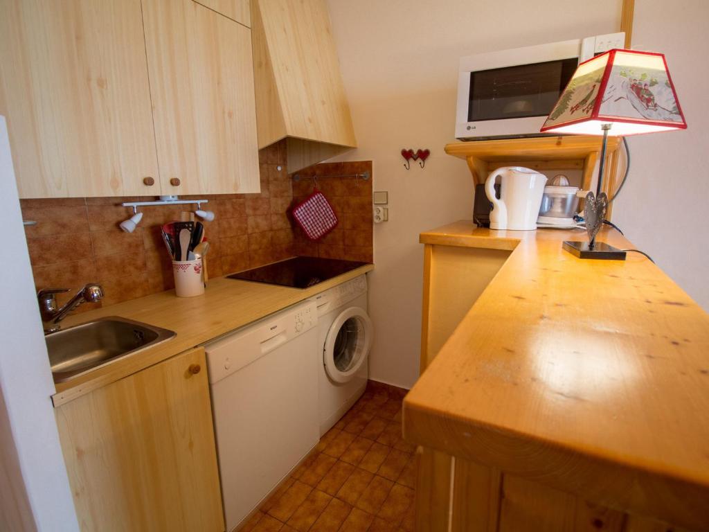 Zdjęcie z galerii obiektu Appartement fonctionnel proche pistes avec balcon à Méribel - FR-1-688-33 w Méribel