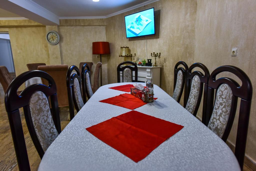 TV a/nebo společenská místnost v ubytování Noblesse House Deva