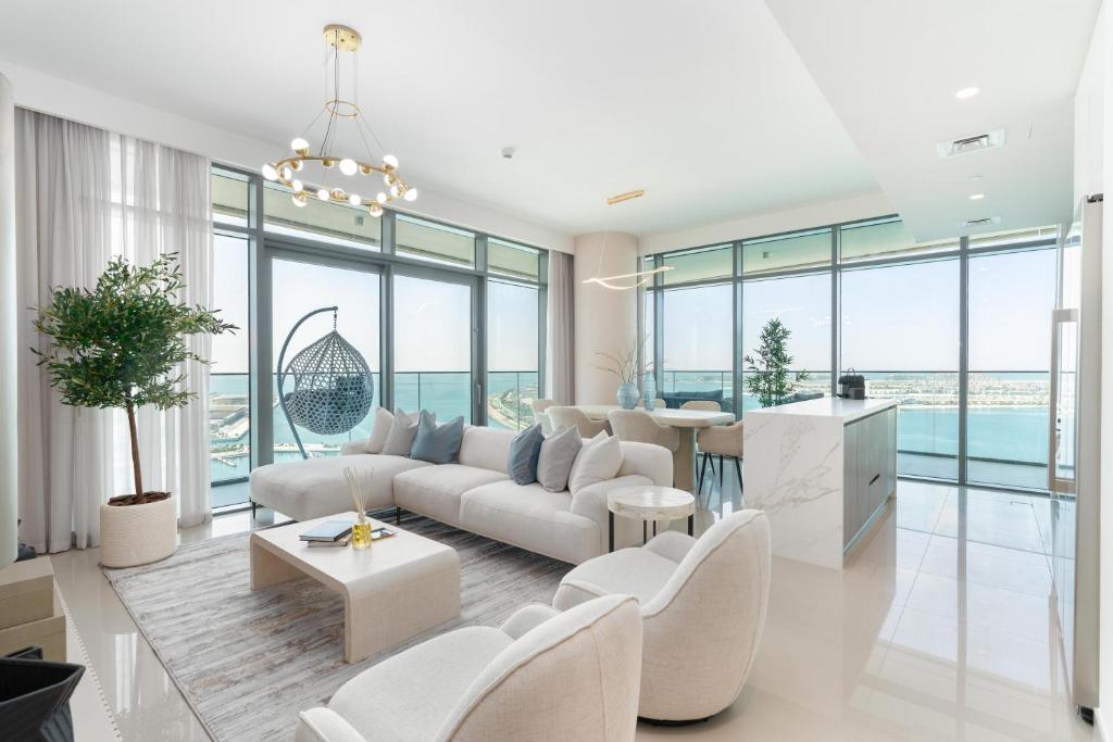Ultimate Luxury Three Bedroom at Emaar Beachfront
