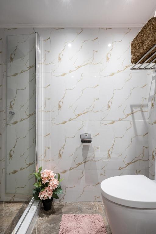 Szent István Apartments - Double Room With Private Bathroom