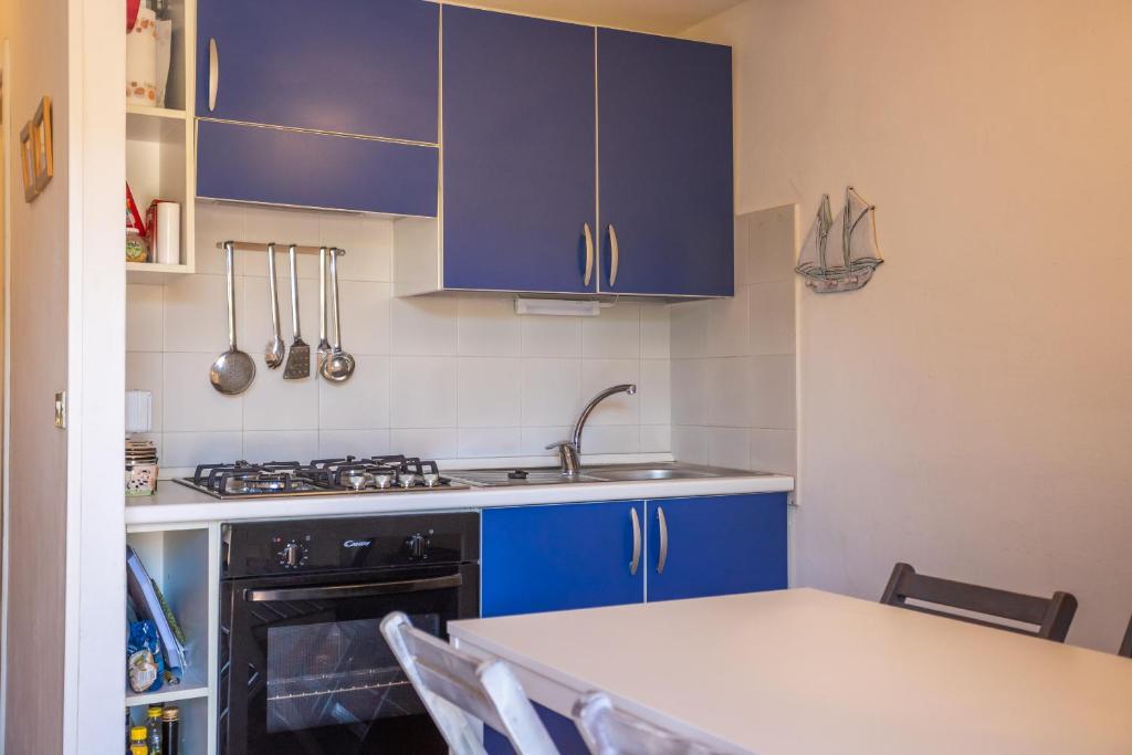 A kitchen or kitchenette at Casa Carlotta in Costa Paradiso