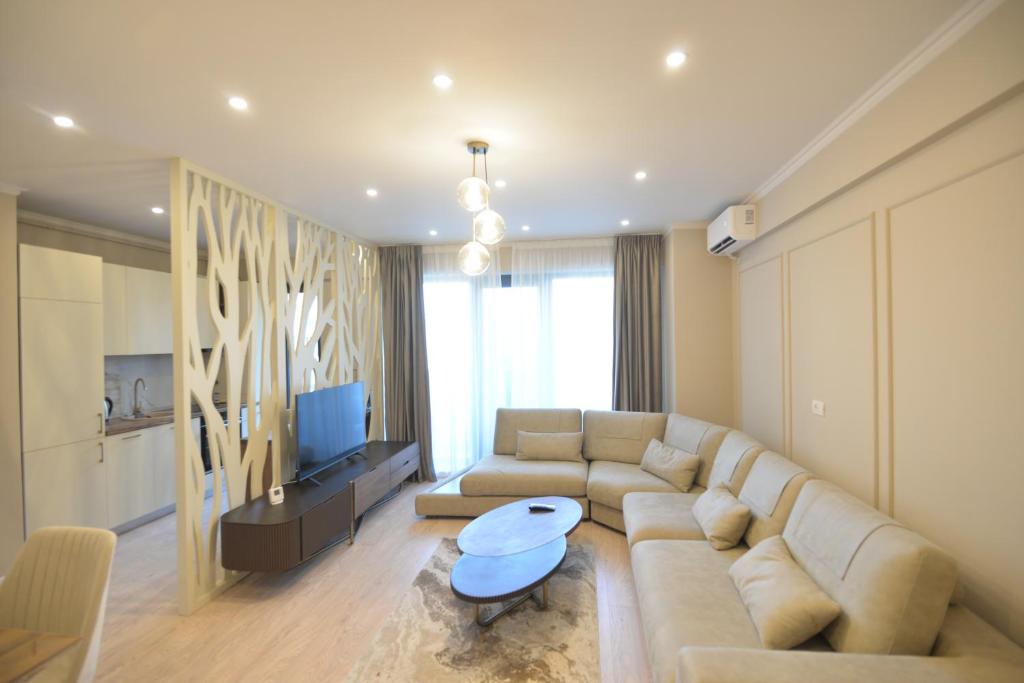 a living room with a couch and a table at Luxury Residence Mamaia in Mamaia