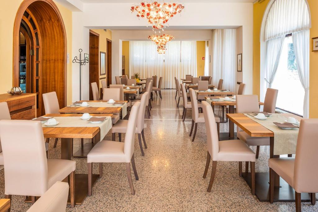 Restaurace v ubytování Hotel Du Parc