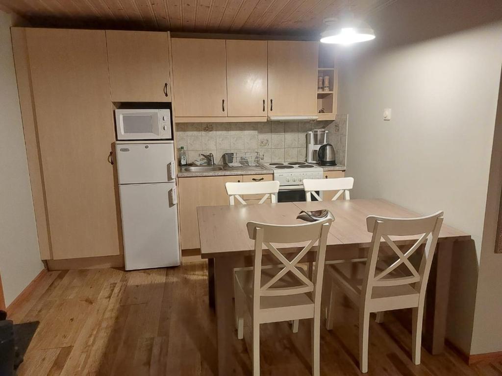 Kuchyň nebo kuchyňský kout v ubytování Ekhems Gård