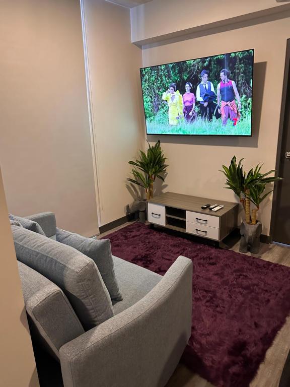 TV a/nebo společenská místnost v ubytování GINOs DUSHI SECRET FOR 8 PEOPLE