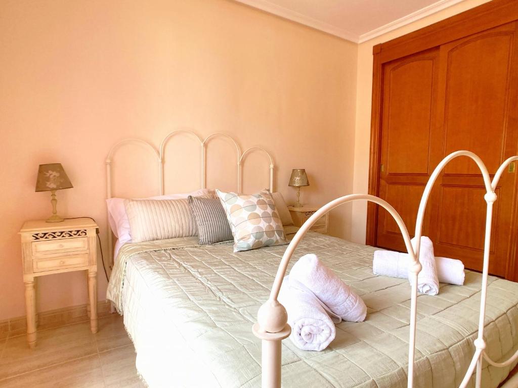 A bed or beds in a room at Spanish Connection - Seychelles