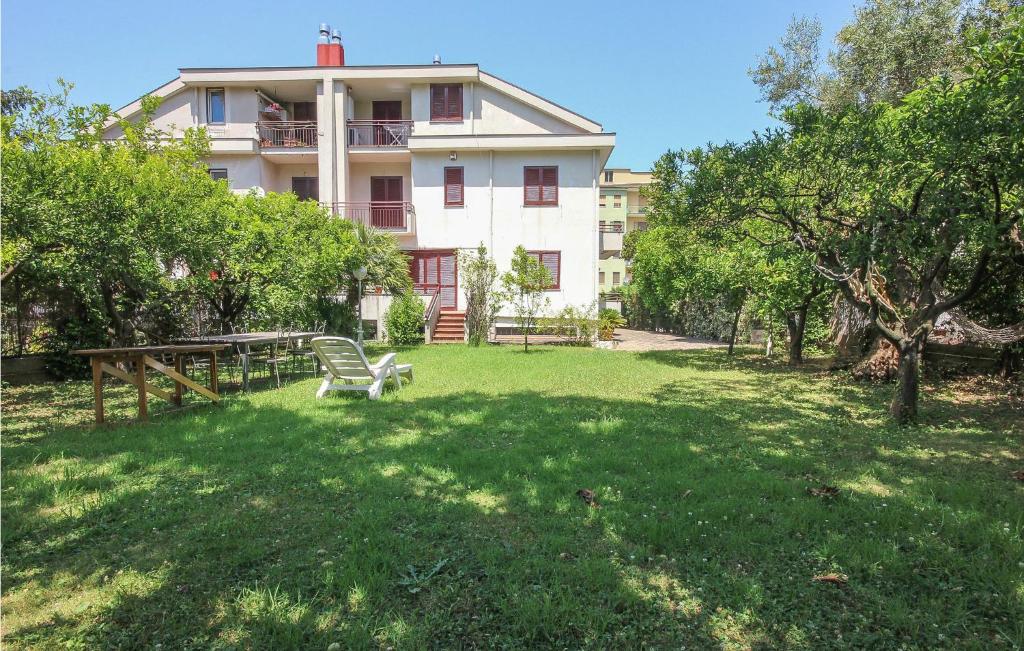 Κήπος έξω από το Awesome Apartment In Nocera Superiore