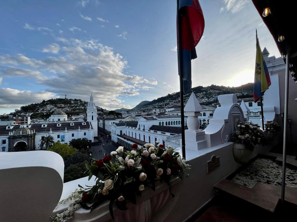 Nespecifikovaný výhled na hory nebo výhled na hory při pohledu z hotelu
