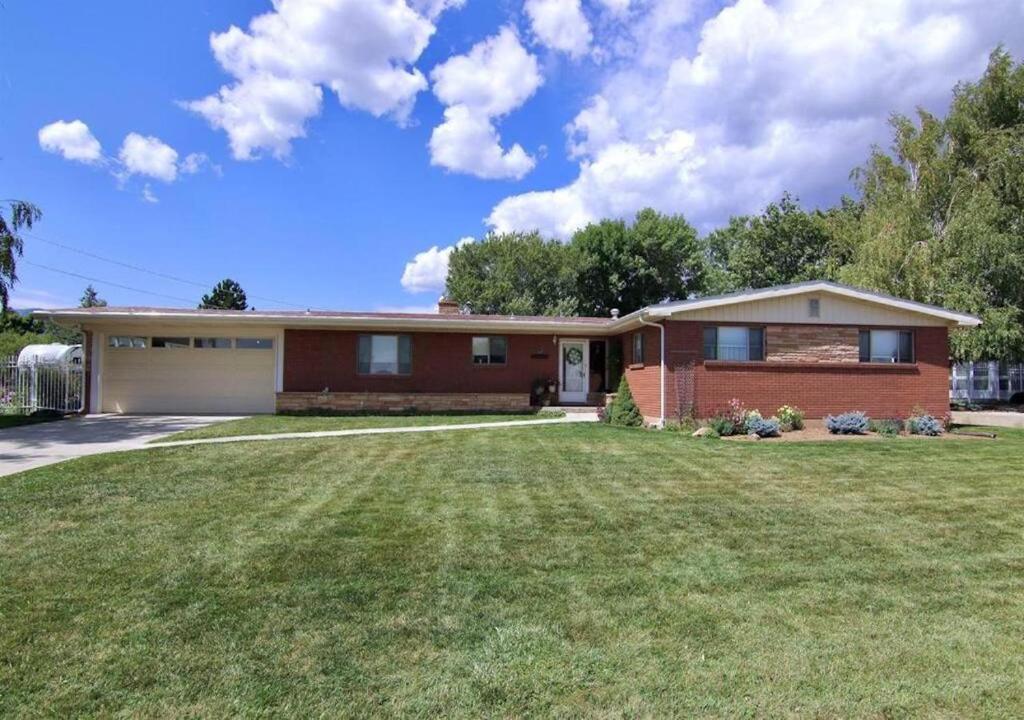a house with a large lawn in front of it at Horsehead Haven in Monticello in Monticello