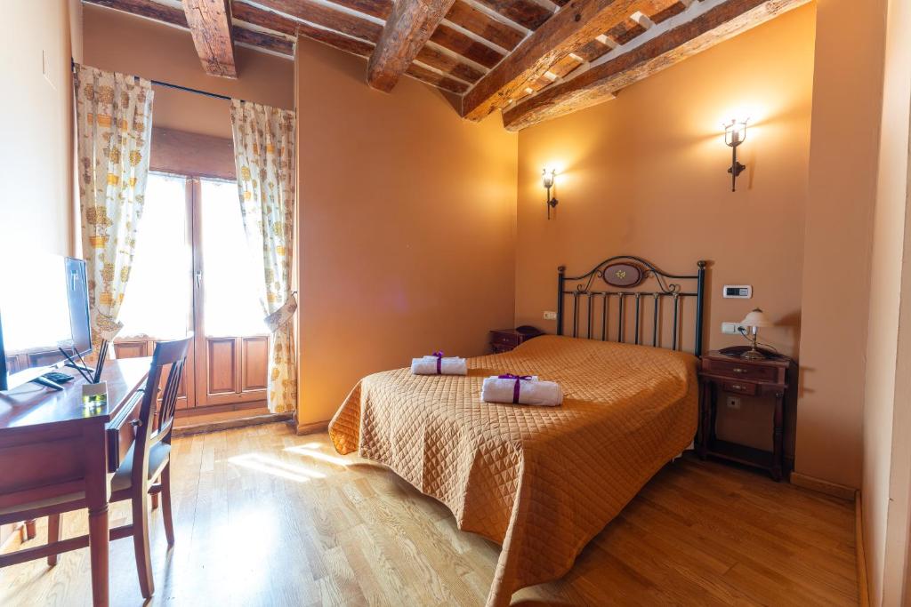 Postel nebo postele na pokoji v ubytování Hotel Rincón Castellano
