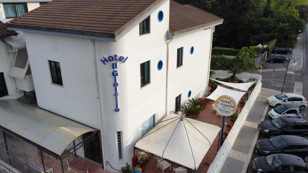 Budova, kde se hotel nachází