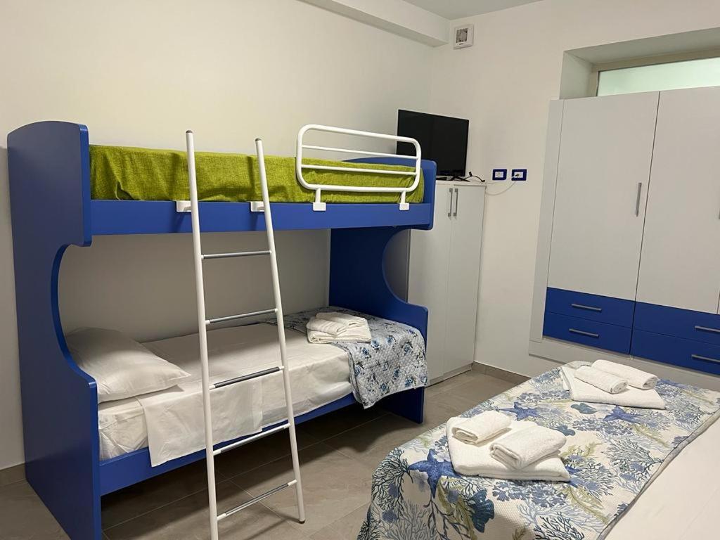 a bunk bed room with two beds and a table at La Finestrella in Belvedere Marittimo