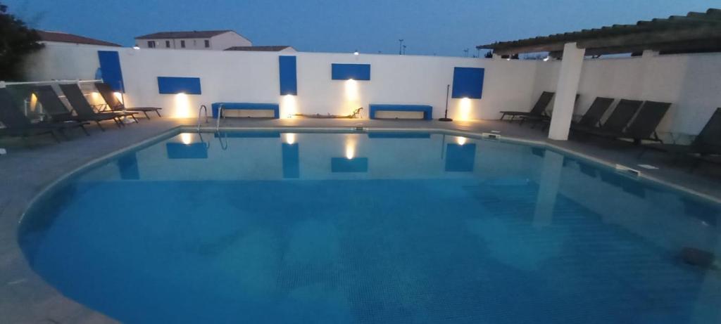 Bazén v ubytování Hotel Le Bleu Marine nebo v jeho okolí