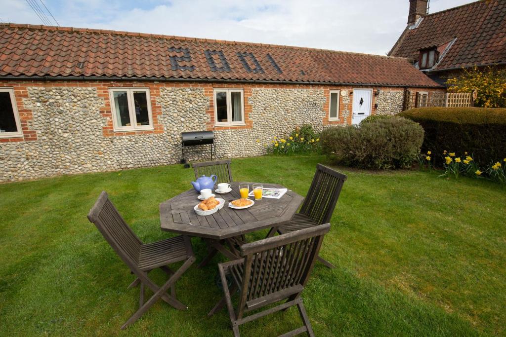 Bolt Hole – Photos 1