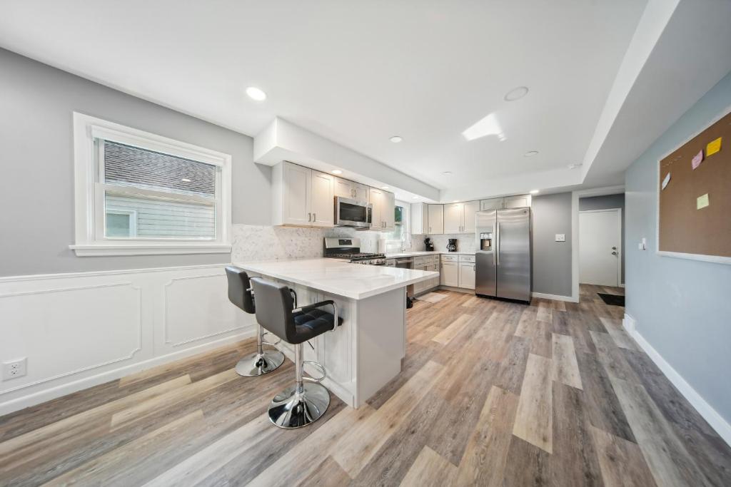 Charming Erie Home about 2 Mi to Downtown Delights! - Vakantiehuis