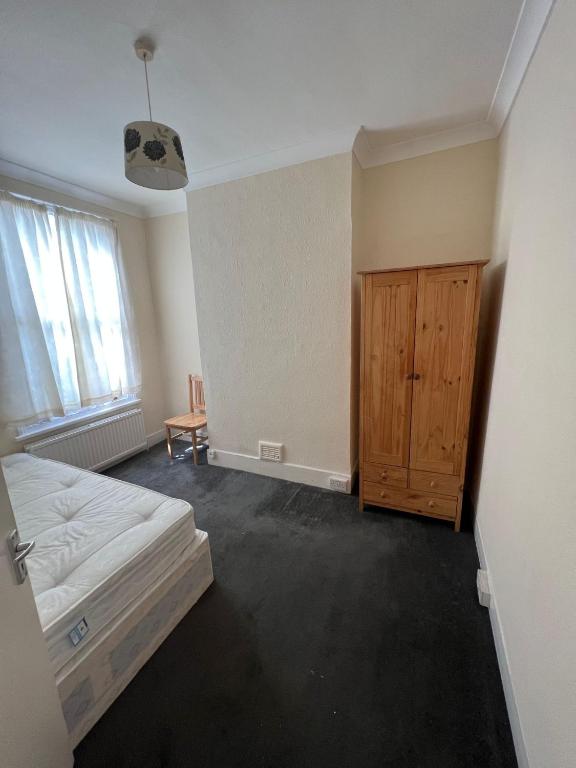 Postel nebo postele na pokoji v ubytování East london 2 bedroom apartment