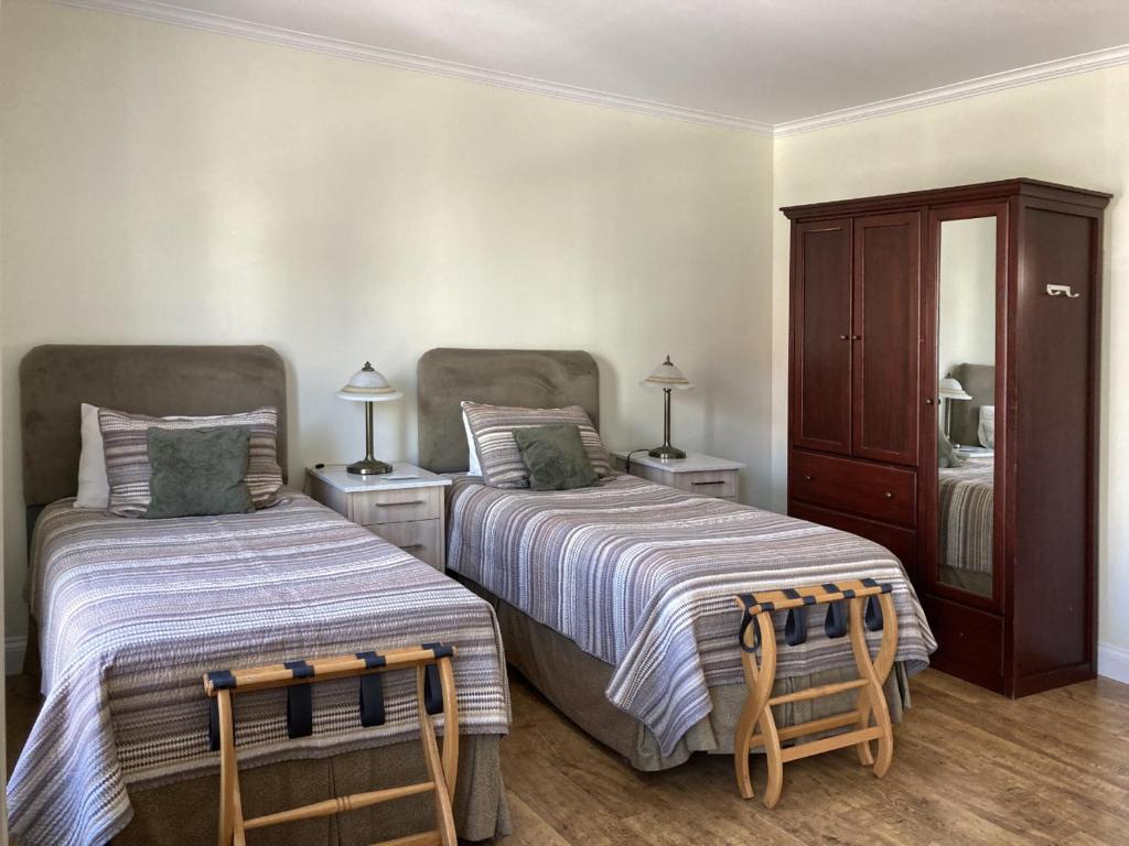 Lunenburg Arms Hotel - Deluxe Twin Room