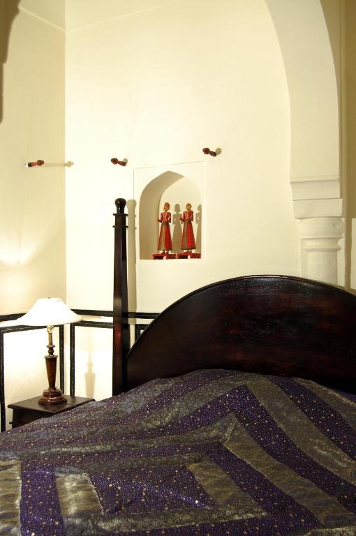 Postel nebo postele na pokoji v ubytování Hotel Chobdar Haveli