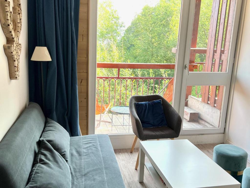 a living room with a couch and a chair and a window at Appartement Les Arcs 2000, 3 pièces, 7 personnes - FR-1-346-325 in Arc 2000