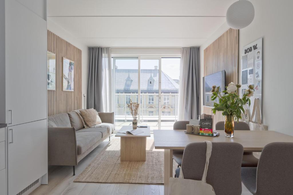 a living room with a couch and a table at Bob W Oslo Gamle in Oslo