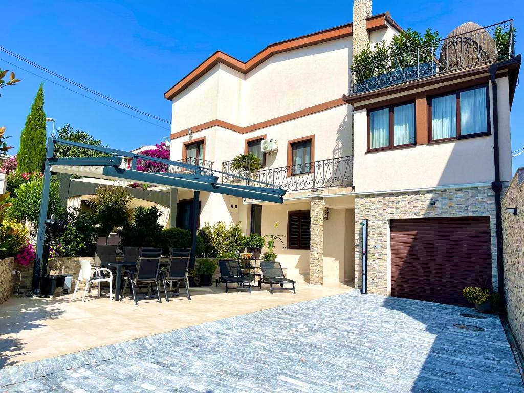 a house with a balcony and a patio at Holiday Home Barska Vila in Bar