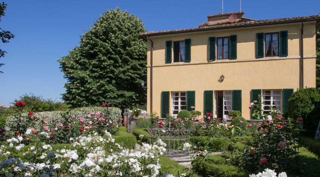 a house with flowers in front of it at Villa La Strega in Siena