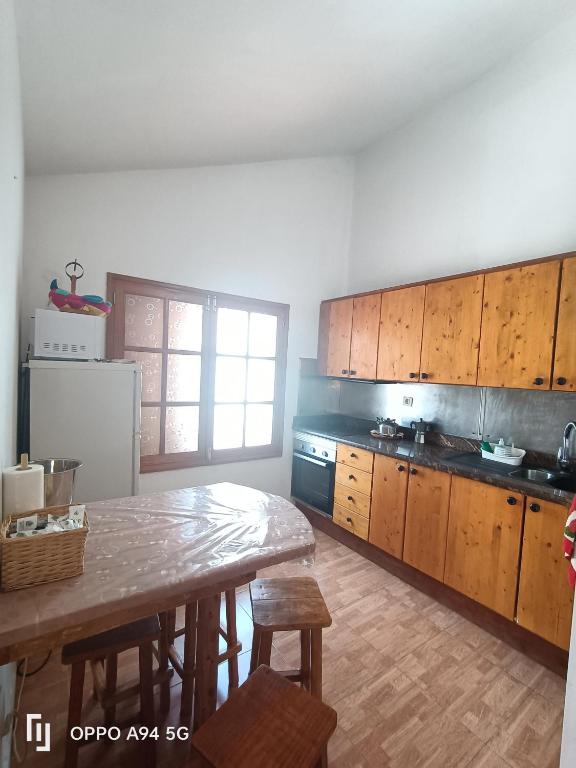 A kitchen or kitchenette at Chalet Juana La Concha Valle de Agaete