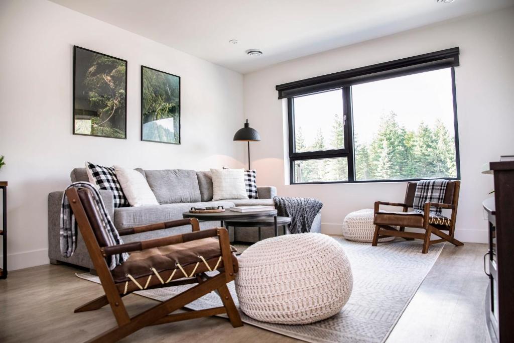 พื้นที่นั่งเล่นของ The Shred Shack - Stylish Revelstoke Condo