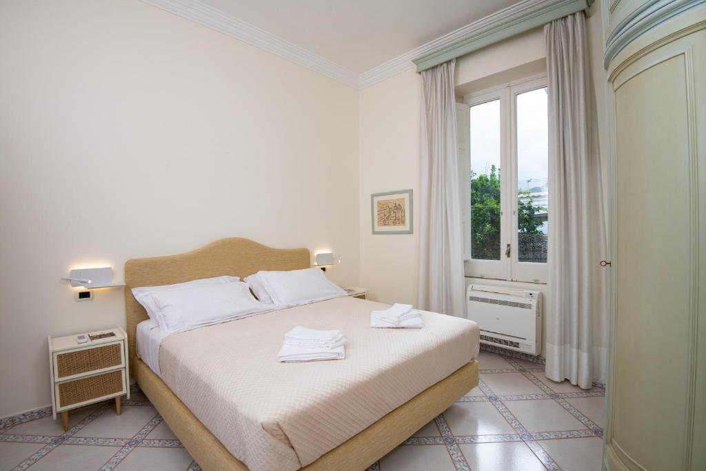 Llit o llits en una habitació de B&B Marcantonio - Ischia Ponte