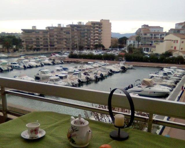 a view of a marina with boats in a harbor at Appartement T2 vue Marina 2QMAR15 apartment one bedroom marina view in Canet-en-Roussillon