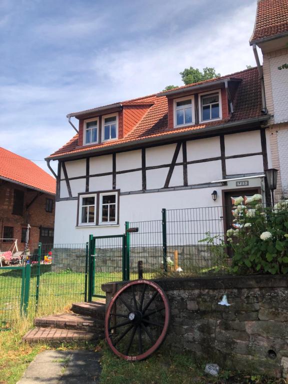 a house with a cannon in front of it at Tannhäuser Hörselhäuschen in Wutha-Farnroda