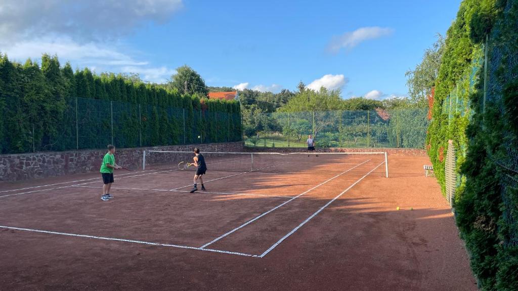 Tenis a/nebo squash v ubytování Revfülöp csoda nebo okolí
